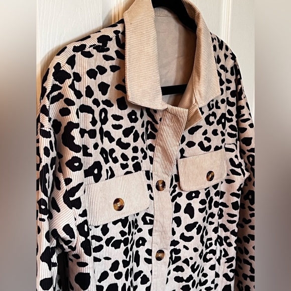 NWOT Women’s Sz M Button Front Cow Print Jacket/Top -corduroy feel - Picture 3 of 11
